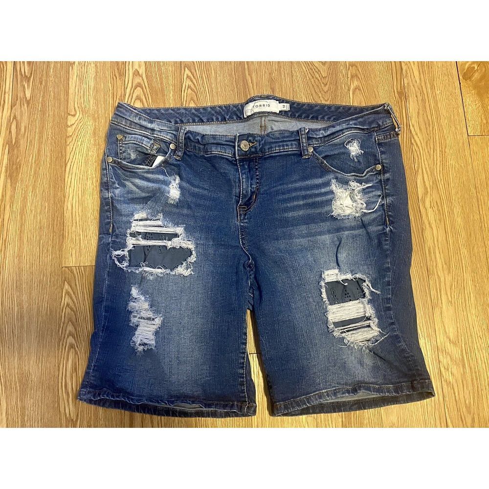 Torrid Shorts Sz 18 Factory Distressed Summer Wear EUC Cute‎ Embellishments